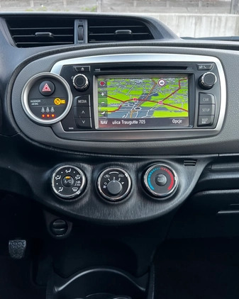 Toyota Yaris cena 34222 przebieg: 63000, rok produkcji 2011 z Sochaczew małe 277
